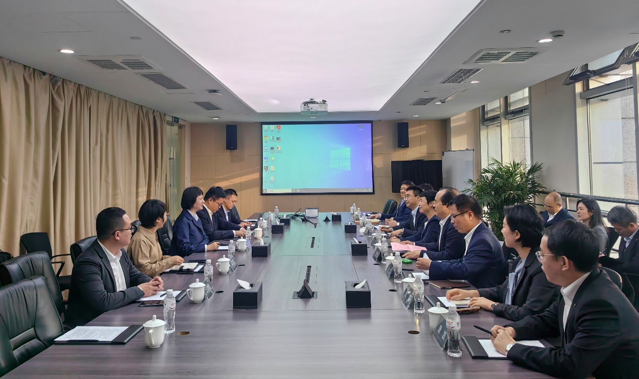 招商局集团总司理石岱与龙八国际股份洽谈相助